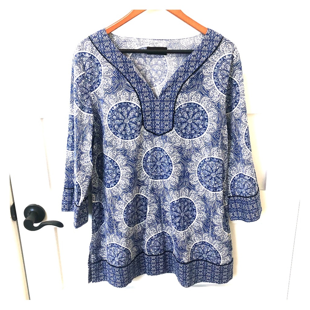 🛍Dana Bachman blue/white flowy blouse